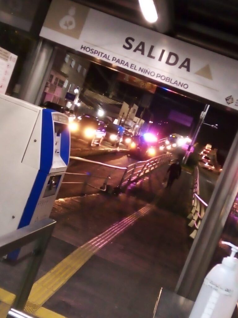 Una mujer resultó atropellada por una patrulla de la Secretaría de Seguridad Pública (SSP) en el Bulevar Atlixco a la altura del municipio de San Andrés Cholula.