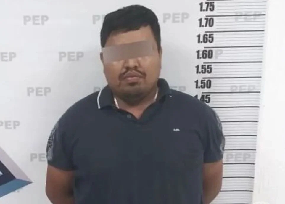 Fue detenido por agentes de la Fiscalía General del Estado, Miguel, conocido como ‘El Pelón’ líder de la plaza de Huixcolotla y generador de violencia y múltiples ejecuciones en la zona del triángulo rojo.