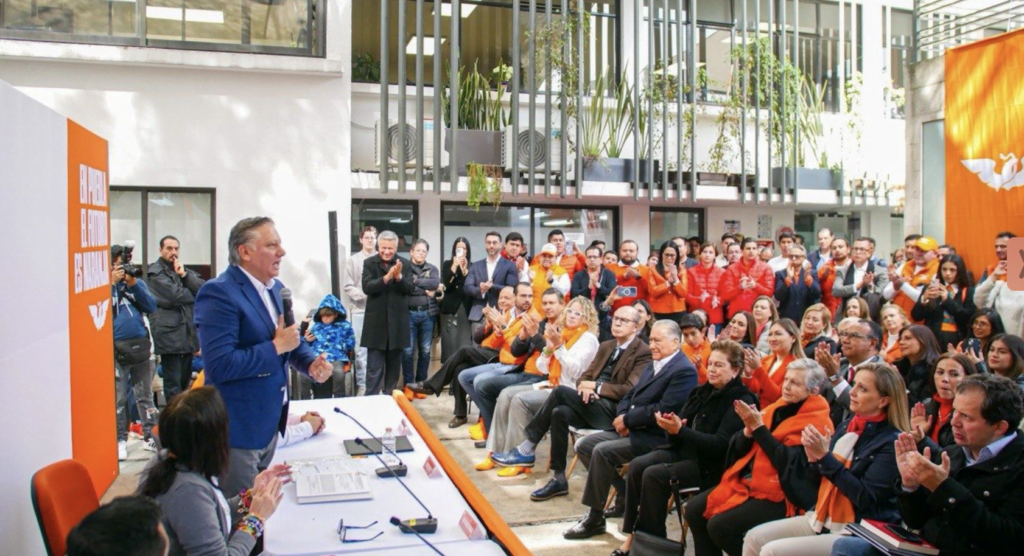 Fernando Morales Martínez formalizó su registro como precandidato a la gubernatura del estado de Puebla
