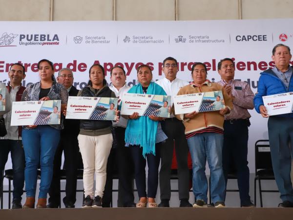 El gobernador Sergio Salomón presidió la entrega de acciones para el bienestar en el municipio de Atempan