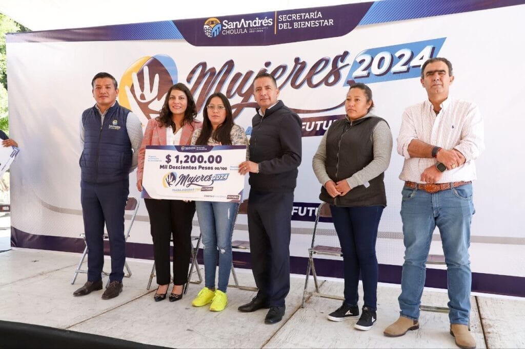 Entrega Mundo Tlatehui mil apoyos del Programa "Mujeres Trabajadoras Con Futuro"