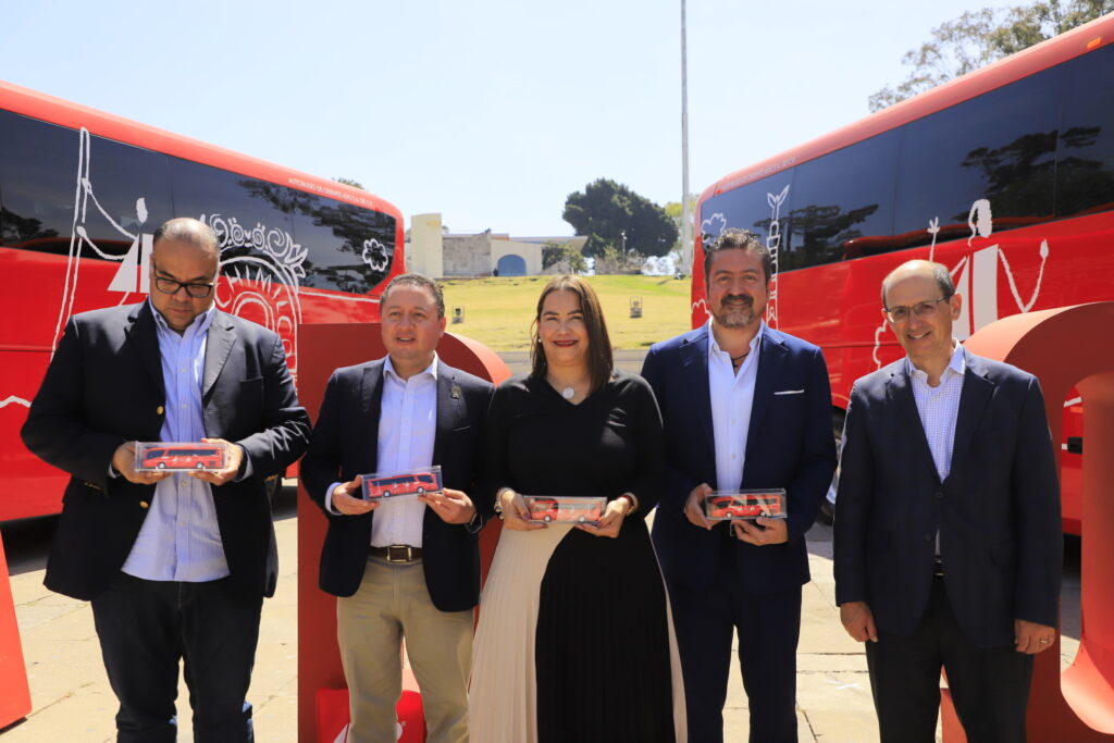 ADO presenta 36 nuevos autobuses de vanguardia en Puebla
