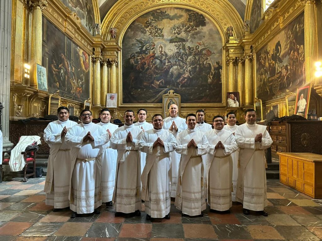 Arzobispo de Puebla, retoma actividades tras cirugía; ordena a doce nuevos sacerdotes