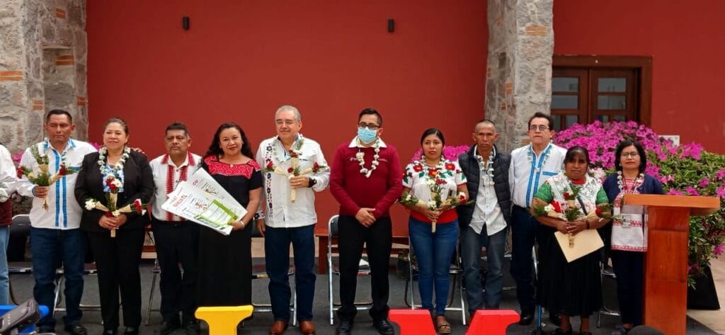 Promueve gobierno estatal fortalecimiento de lenguas náhuatl y totonakú