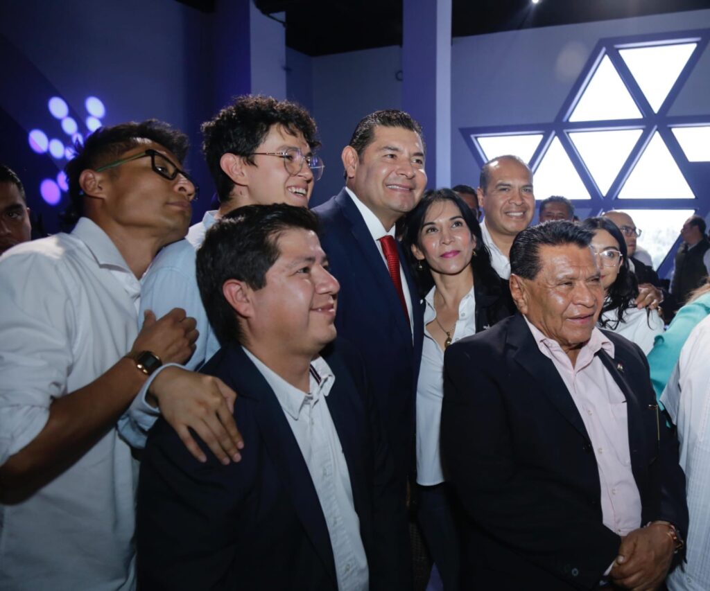 Por un Puebla con desarrollo tecnológico y sustentable coincide Armenta con especialistas