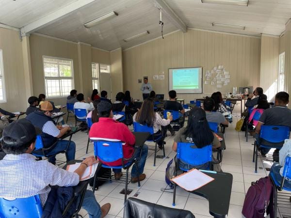 Organizan estudiantes del IEDEP taller en uso y manejo de drones topográficos