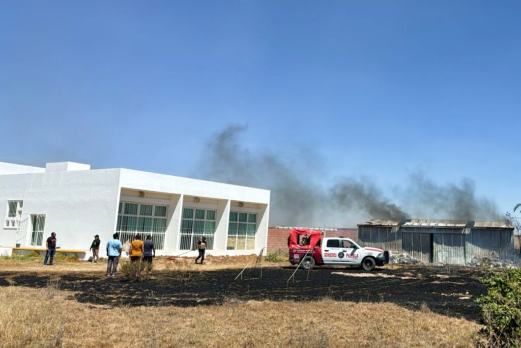 Éxito en control de incendio en Hospital de Tepeaca
