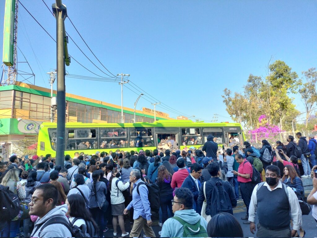 Falla en el Metro de la CDMX afecta servicio en Línea 7: Se suspende tramo San Joaquín a Constituyentes