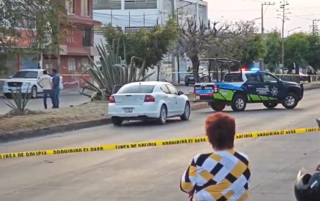 Cierran Boulevard las Torres tras ejecución y heridos cerca del Instituto Arnaís