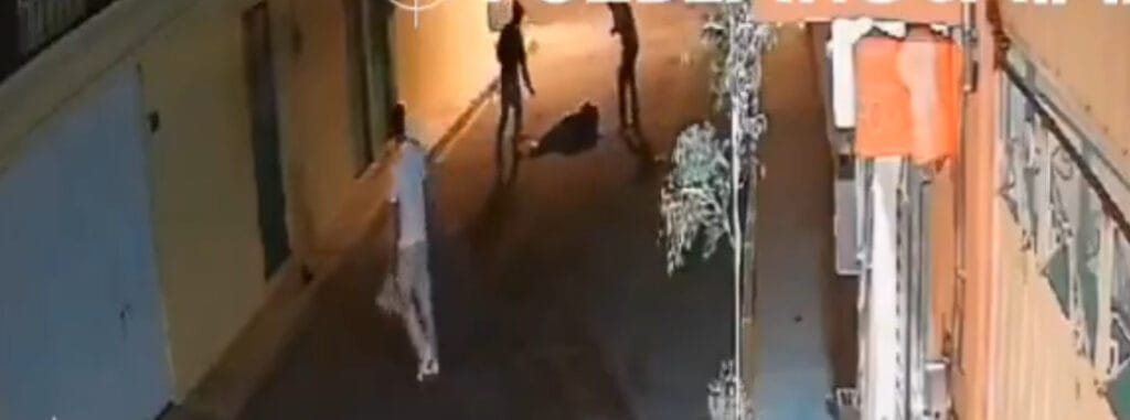 Ladrones asaltan a jóvenes y los golpean con un martillo en colonia Villa Universidades