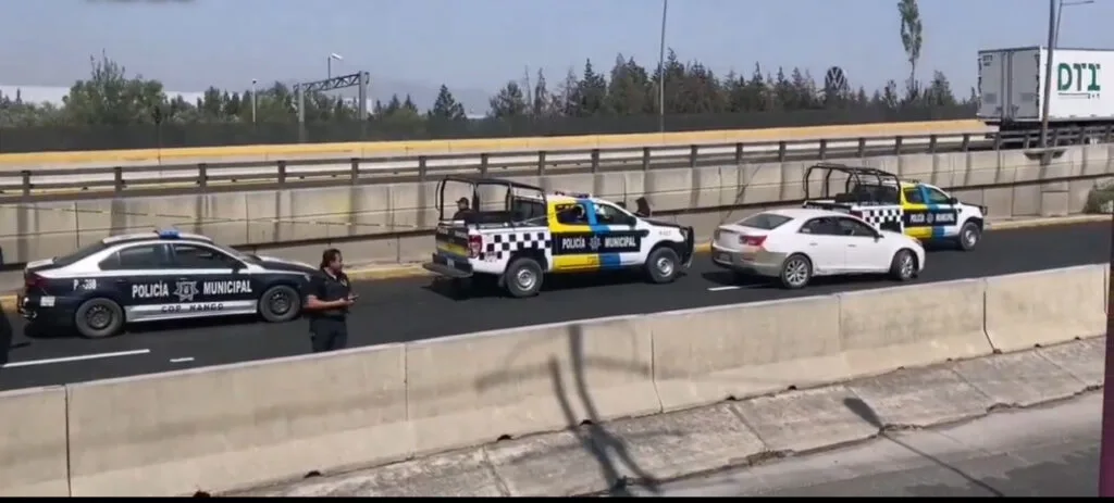 Balacera en autopista México-Puebla: Policías detienen a delincuentes tras robo de camión