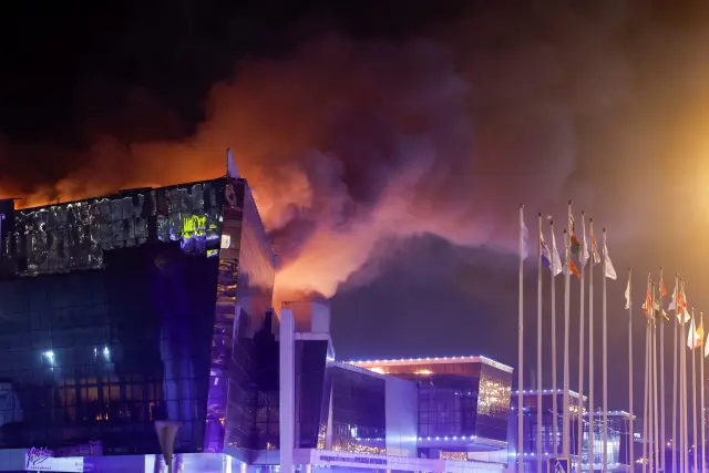 Ataque mortal en sala de conciertos de Moscú: decenas de muertos y heridos