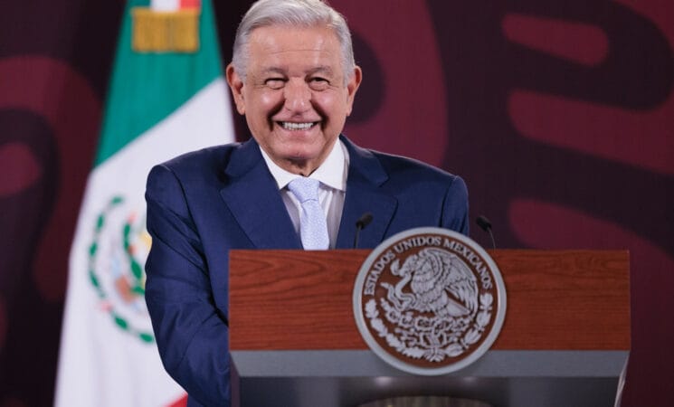 AMLO confirma reunión con madres y padres de los 43 normalistas de Ayotzinapa