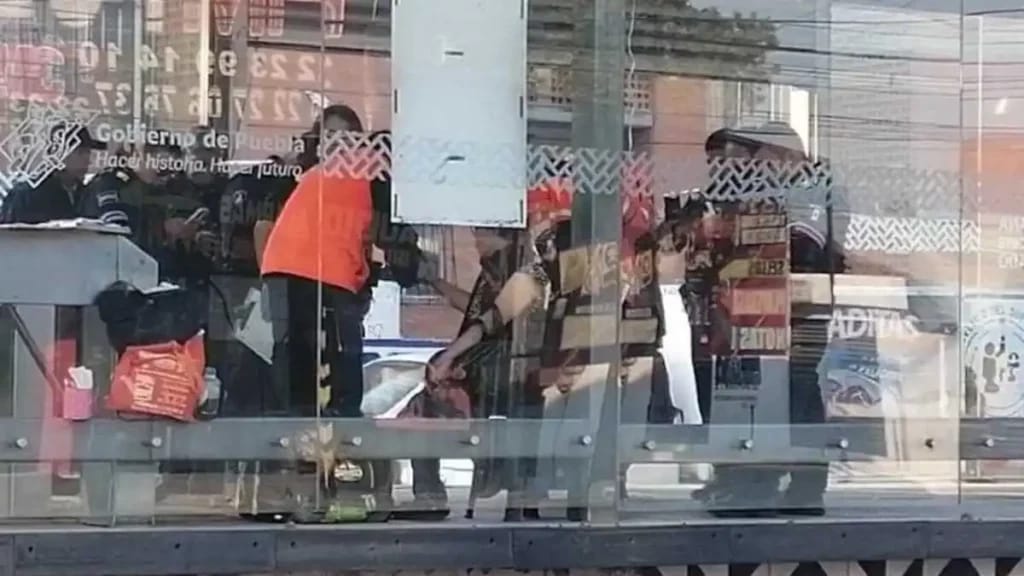  Mujer sufre amputación de dedo en accidente con puerta del RUTA