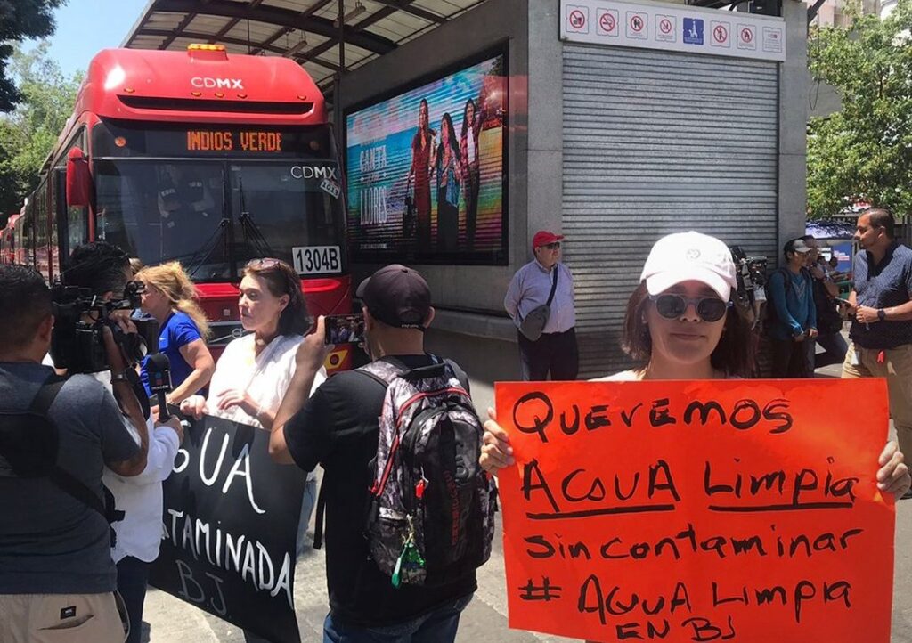 Protesta en CDMX: Vecinos bloquean Avenida Insurgentes Sur por agua contaminada