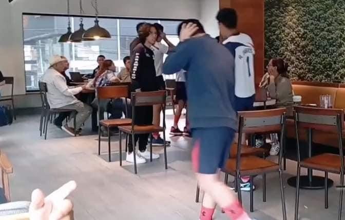 Estallido de audifono causa alarma en Starbucks de la 31 Oriente