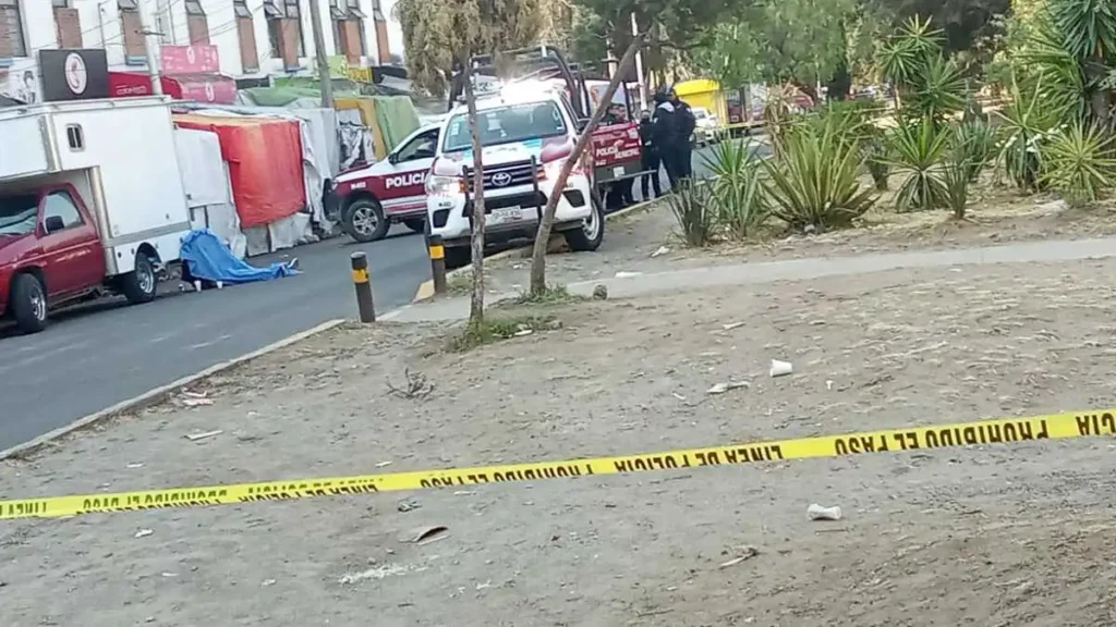 Hombre mayor fallece de infarto frente a la Clínica 55 del IMSS Amalucan