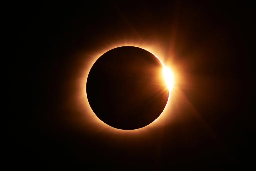 Recomendaciones de Seguridad para observar el Eclipse Solar del 8 de abril de 2024
