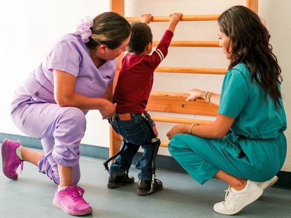 Anuncian SNDIF y SEDIF reapertura de la Licenciatura en Terapia Física