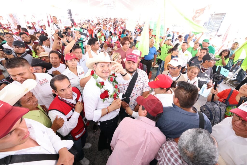 Mayor conectividad carretera para la mixteca, propuso Armenta