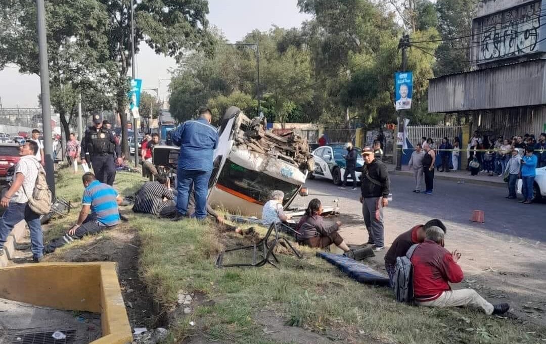 Trágico Accidente En Calzada Ignacio Zaragoza Deja Dos Muertos Y Varios