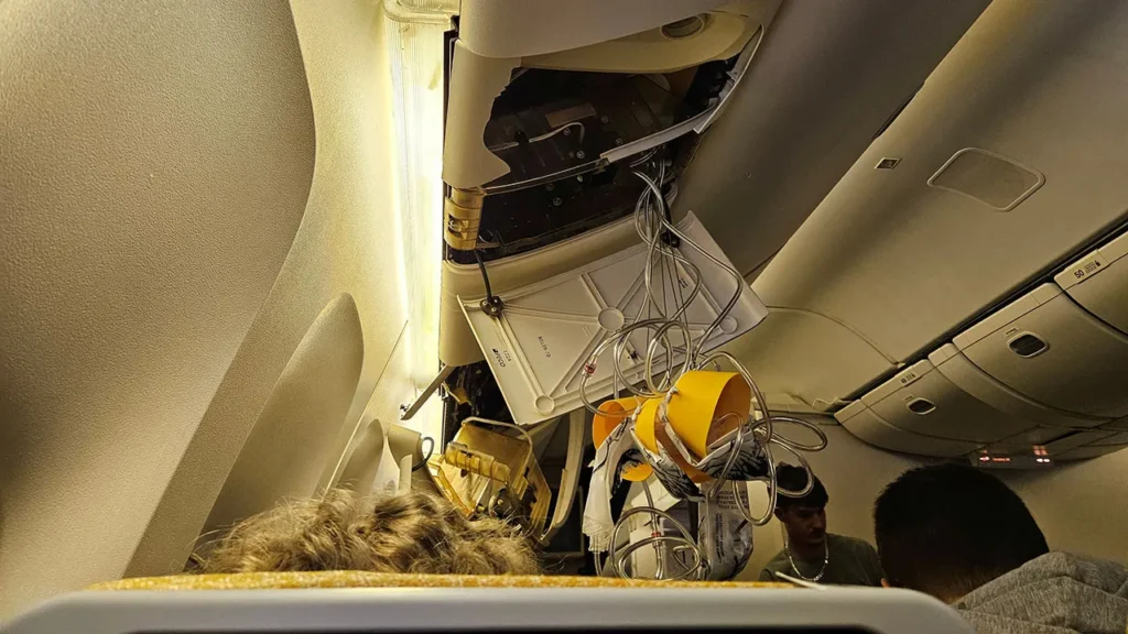 Turbulencias fatales en vuelo de Singapore Airlines; deja un muerto y varios heridos