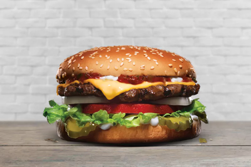 ¡Celebra el Día Internacional de la Hamburguesa con Carl’s Jr por solo 1 peso!