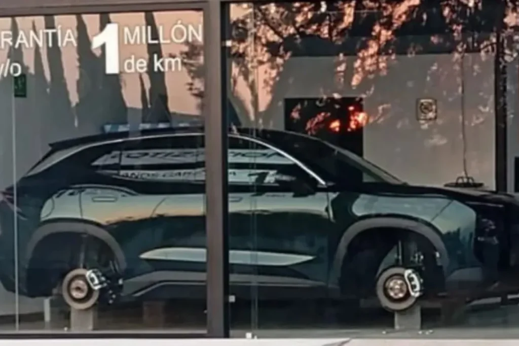 Robo de neumáticos en agencia automotriz de San Andrés Cholula