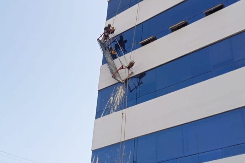 Rescate dramático de pintores colgando a 20 metros en San Andrés Cholula
