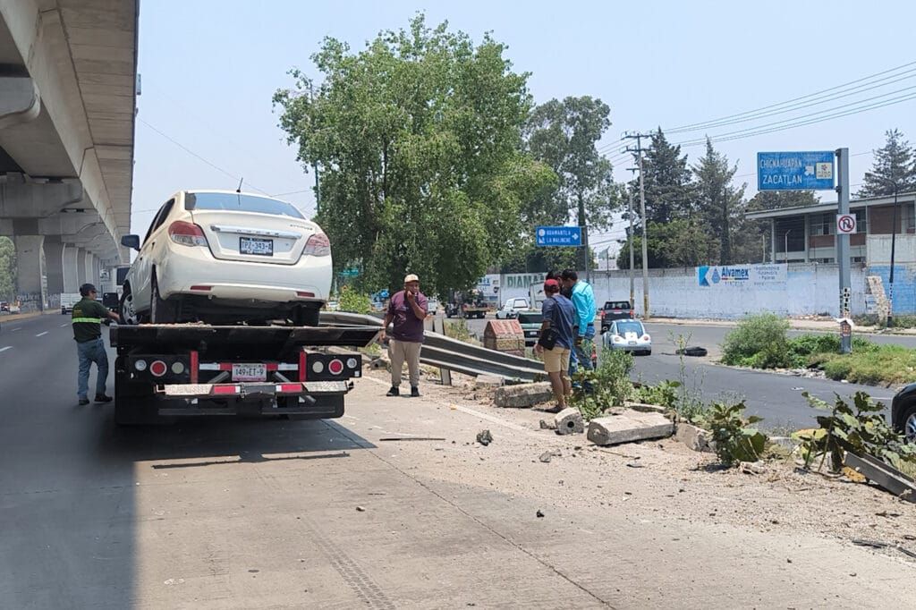 Accidente en autopista cerca de la Central de Abastos genera tráfico pesado