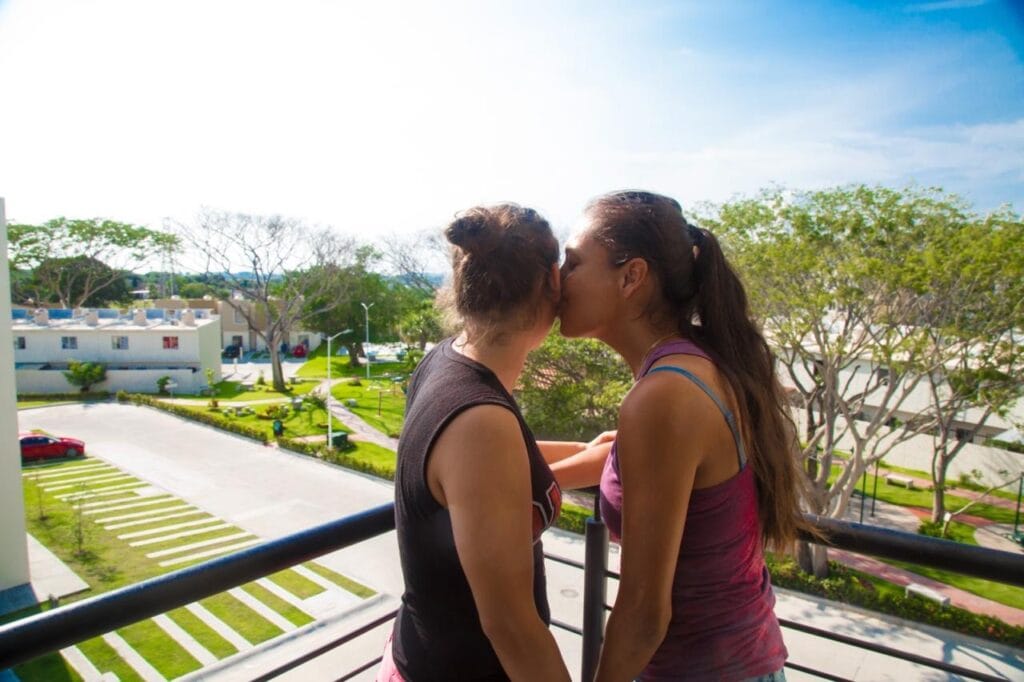 Más de 2 mil parejas del mismo sexo compraron su casa con unamos créditos infonavit