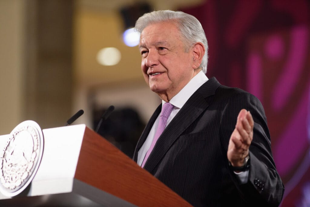 Economía de México es sólida y hay responsabilidad en manejo de finanzas: AMLO