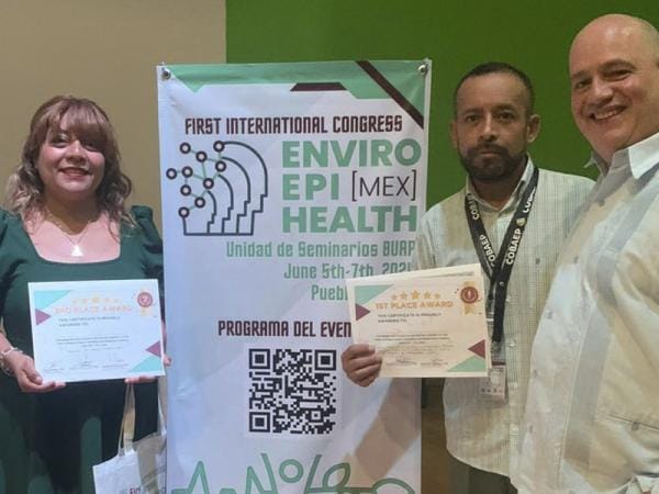Destaca COBAEP en "Concurso de Carteles Científicos"