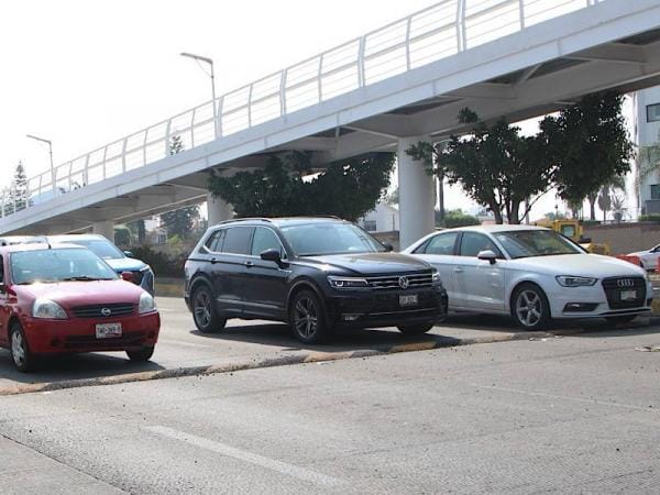 Por seguridad, Infraestructura instala reductores de velocidad en Vía Atlixcáyotl