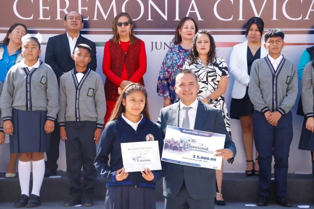 Encabeza Mundo Tlatehui ceremonia cívica correspondiente al mes de junio    