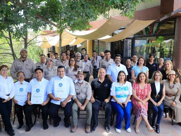 Entrega gobierno estatal Distintivos “H” a restaurantes de Africam Safari