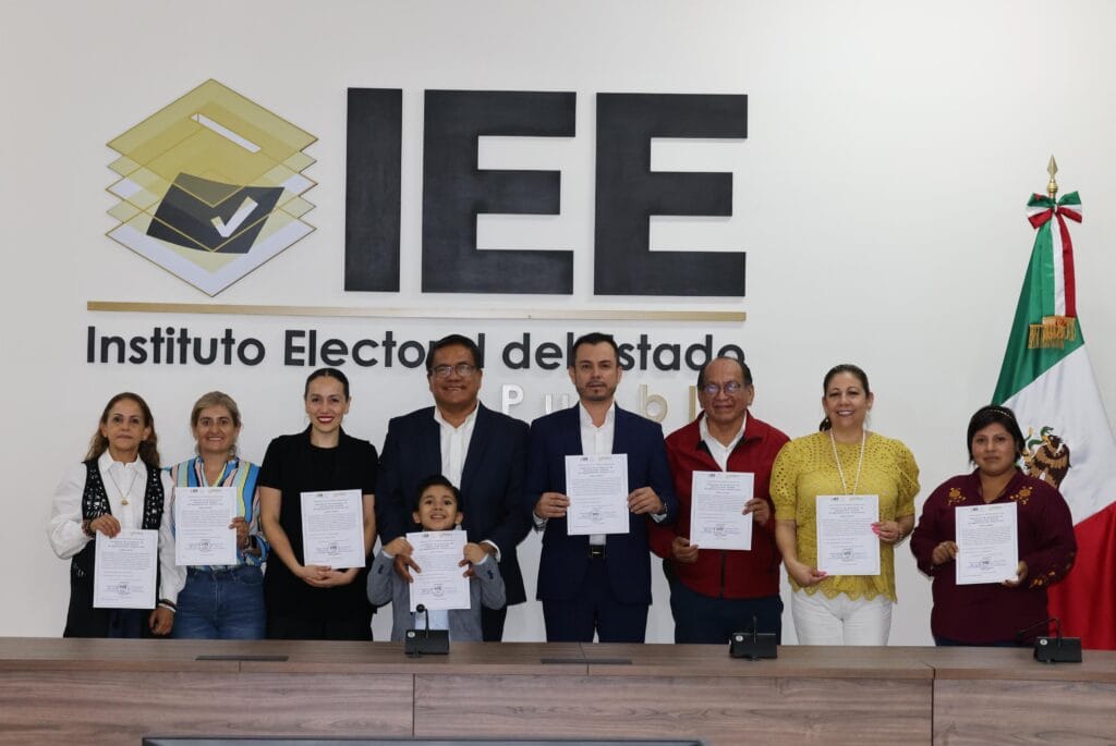 Reciben constancia diputados locales de representación proporcional de Morena