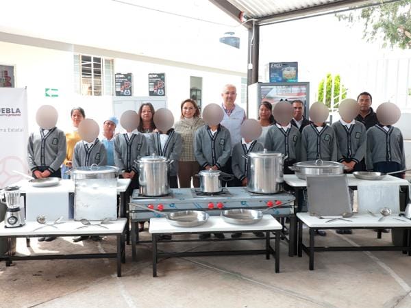 Fortalece SEDIF cuatro desayunadores escolares en Puebla capital