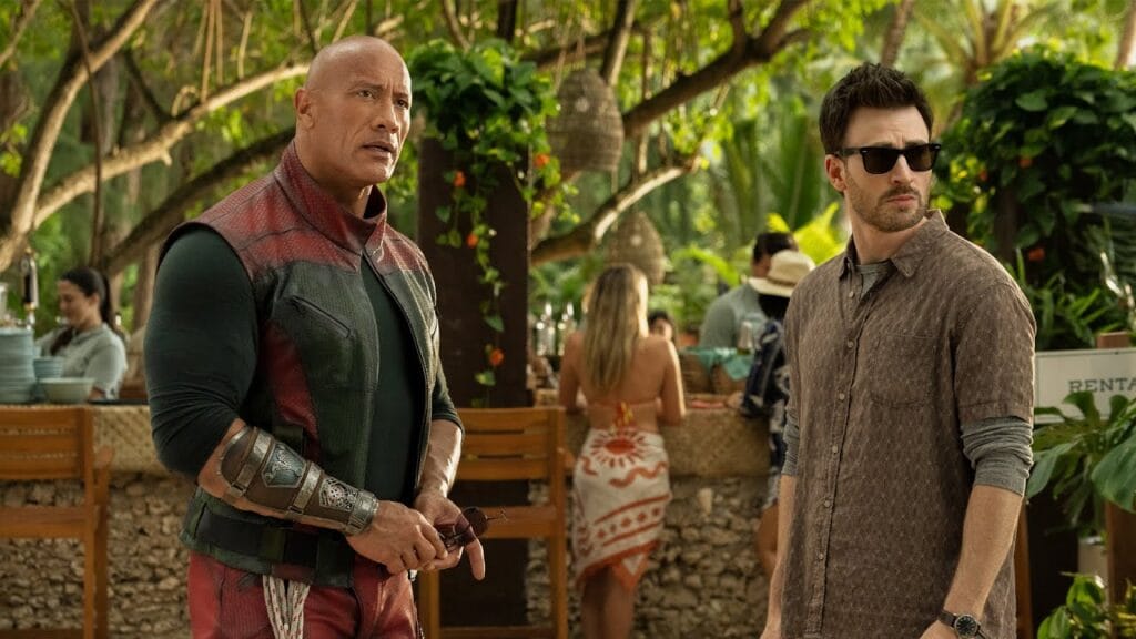 Dwayne Johnson y Chris Evans rescatan a Santa Claus en “Código: Traje rojo”