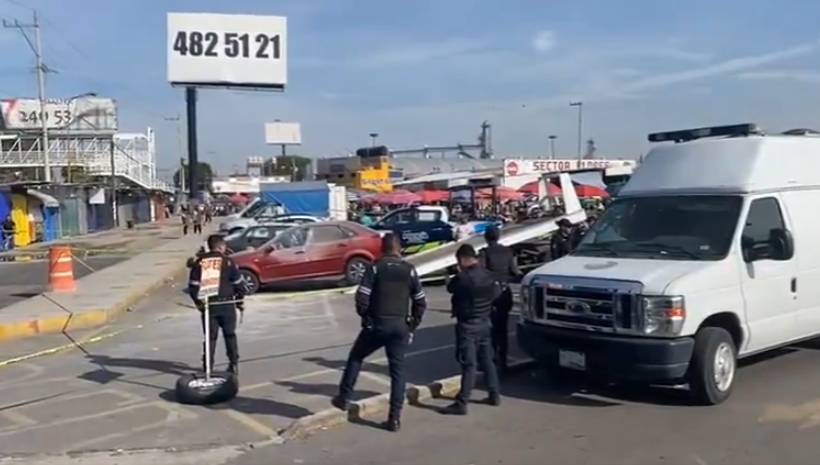 Hallan cuerpo calcinado en estacionamiento del Mercado Hidalgo