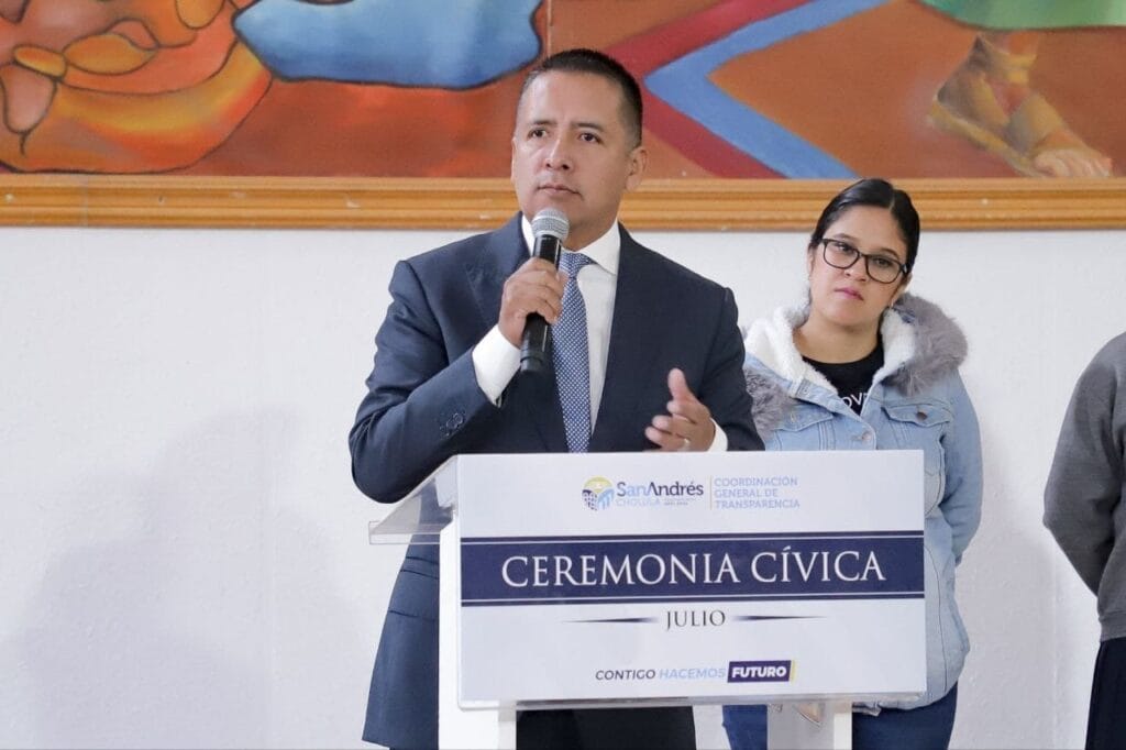 Encabeza Mundo Tlatehui ceremonia cívica correspondiente al mes de julio