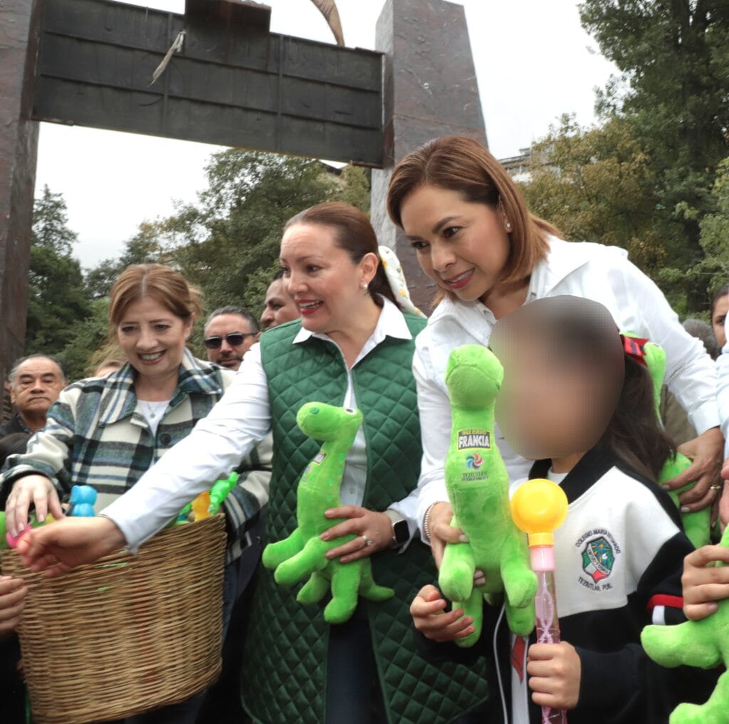 Entrega Gaby Bonilla apoyos a niñas, niños y personas con discapacidad en Teziutlán