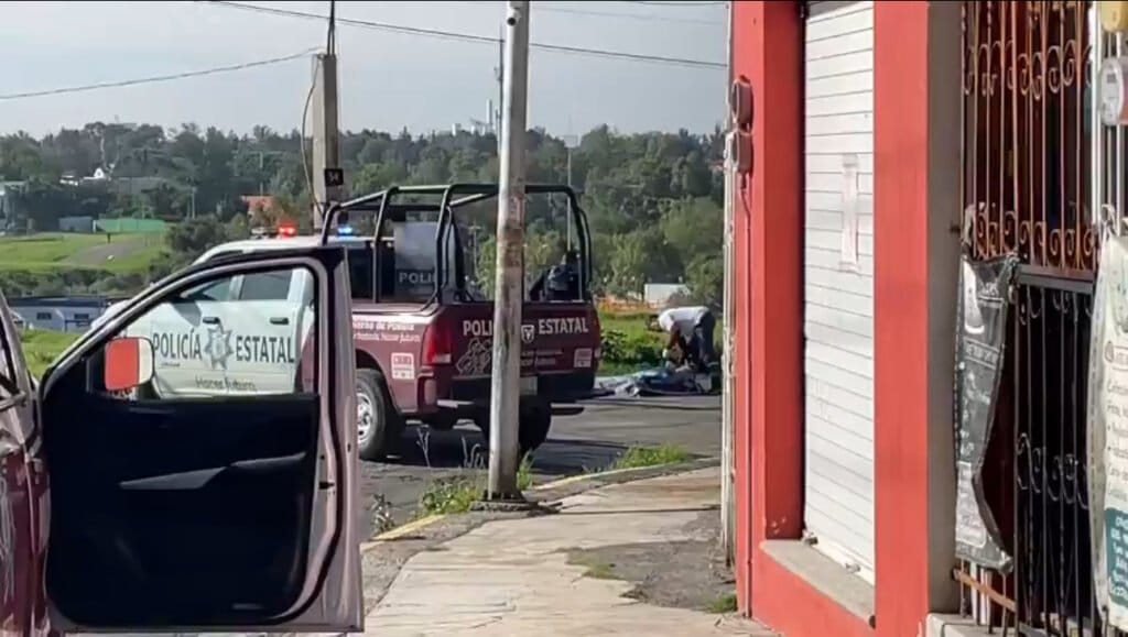 Hallan cuerpo con narcomensaje en el circuito Roma, Cuautlancingo
