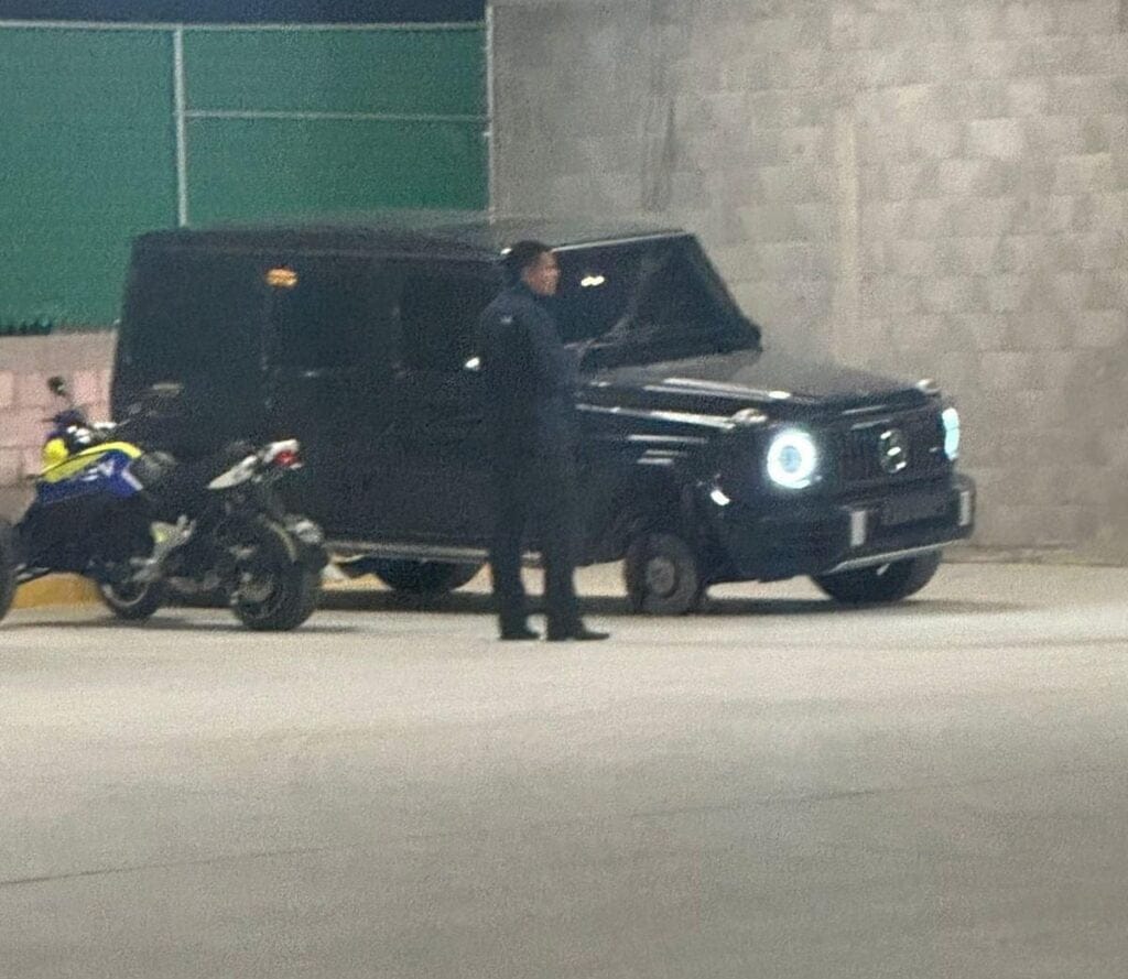 Robon llanta en estacionamiento de Walmart Grand Lomas en su inauguración