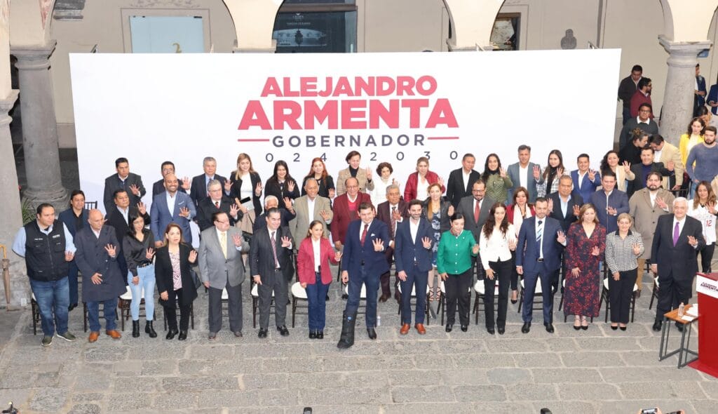 Con servidores públicos comprometidos y con amor a Puebla se gobernará: Armenta