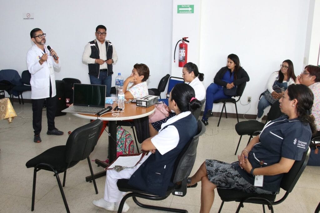 Capacita Salud a personal médico en Izúcar para contener dengue