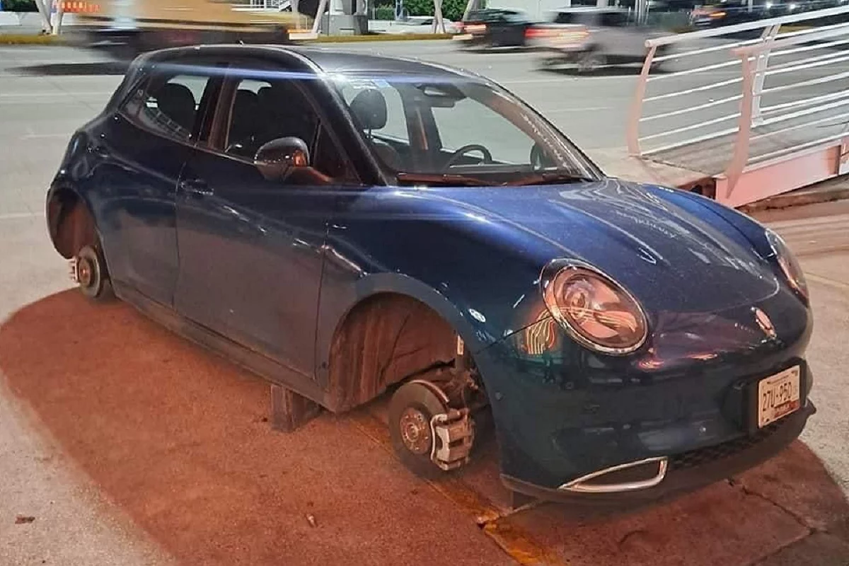 Reportan robo de llantas en agencia KIA de Angelópolis