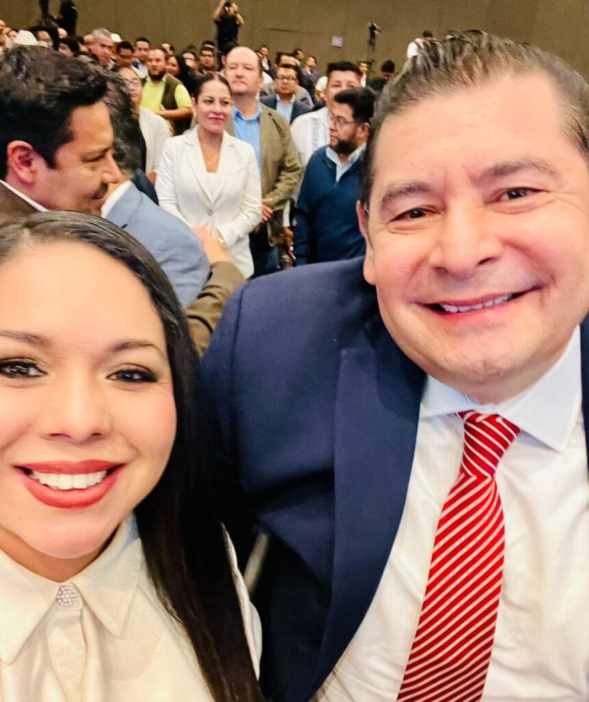 Acude Tonantzin Fernández a capacitación para presidentes municipales electos