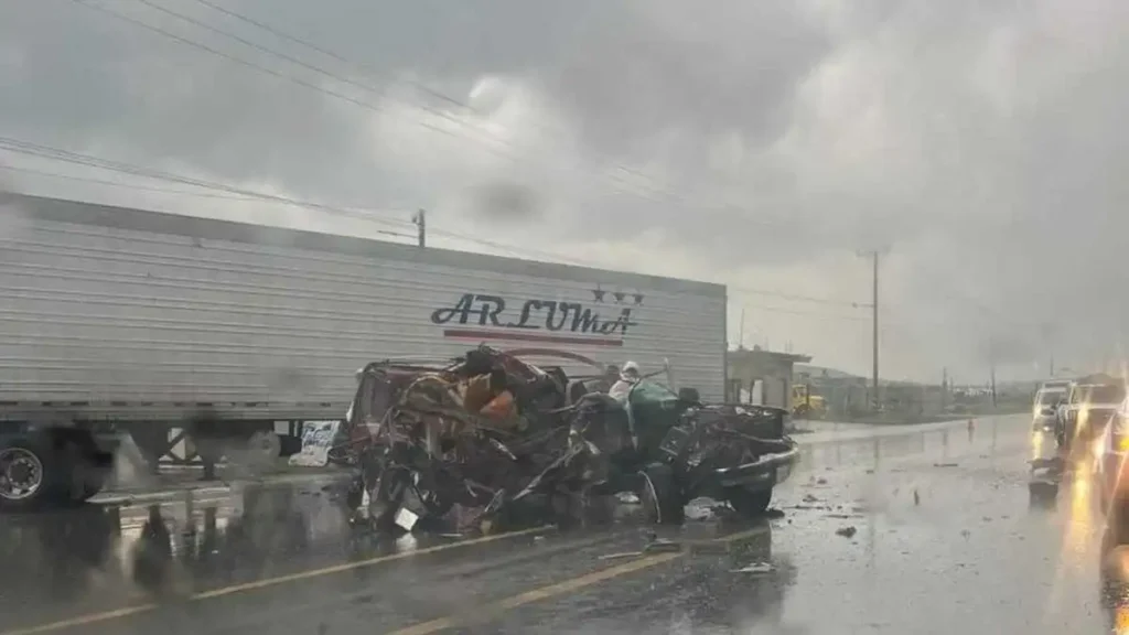 Aparatoso accidente en carretera Puebla-Tehuacán deja tres heridos graves