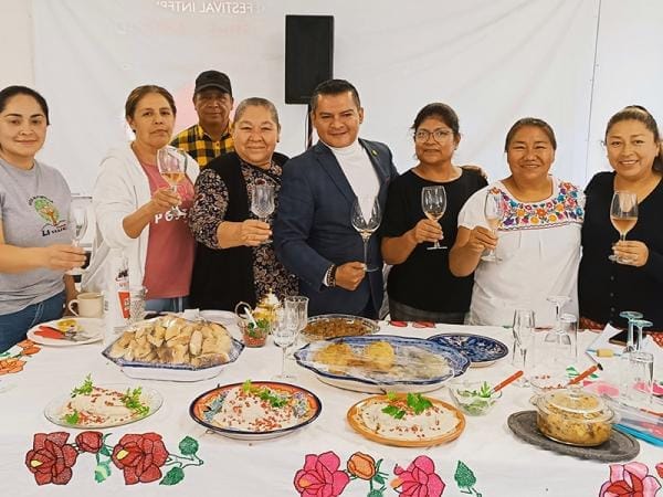 Capacita gobierno estatal a cocineras tradicionales por temporada de Chile en Nogada